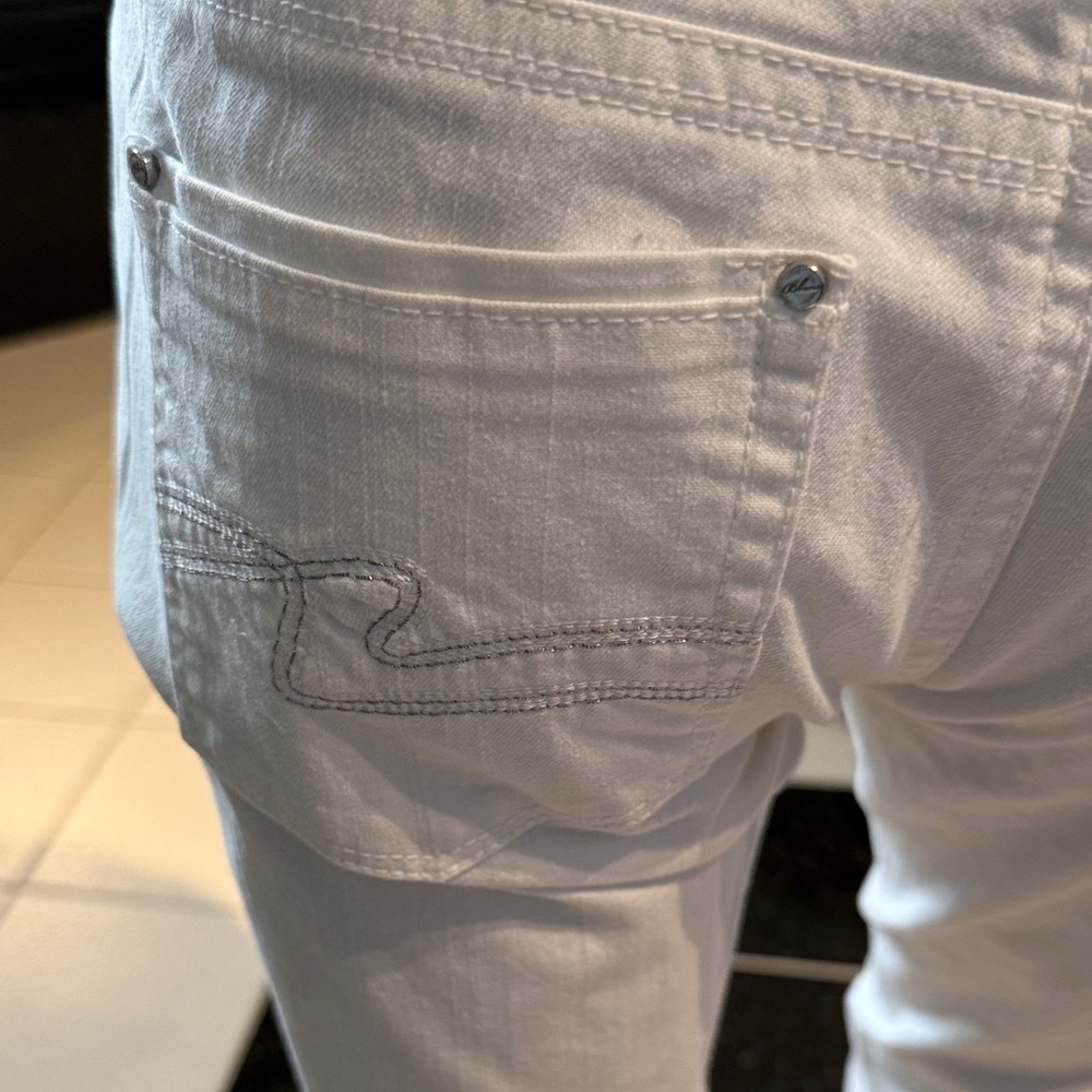 White House Black Market Straight Leg White Jeans - Picture 6 of 6